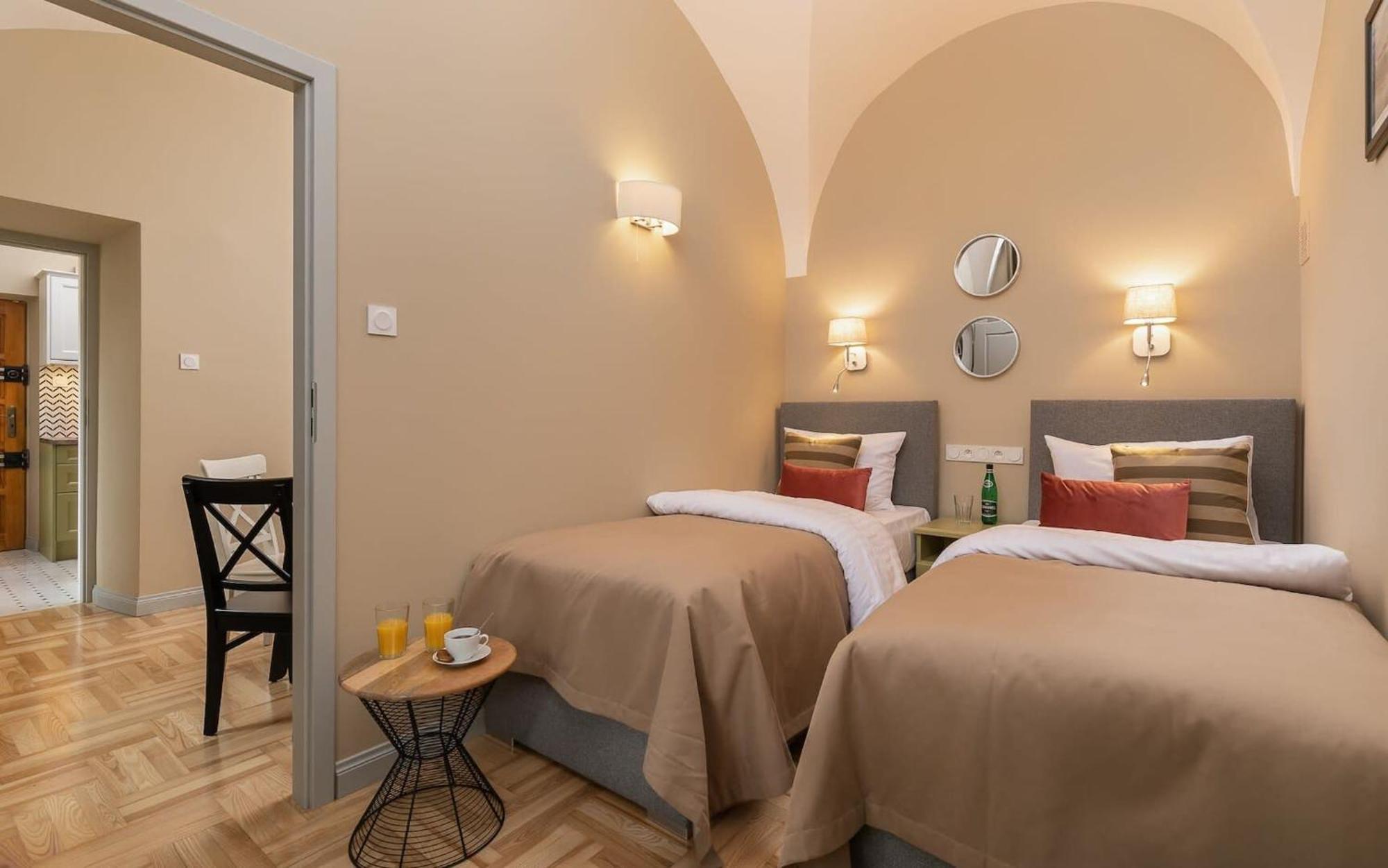 Rent Like Home - Krakowskie Przedmiescie 12 Warschau Buitenkant foto