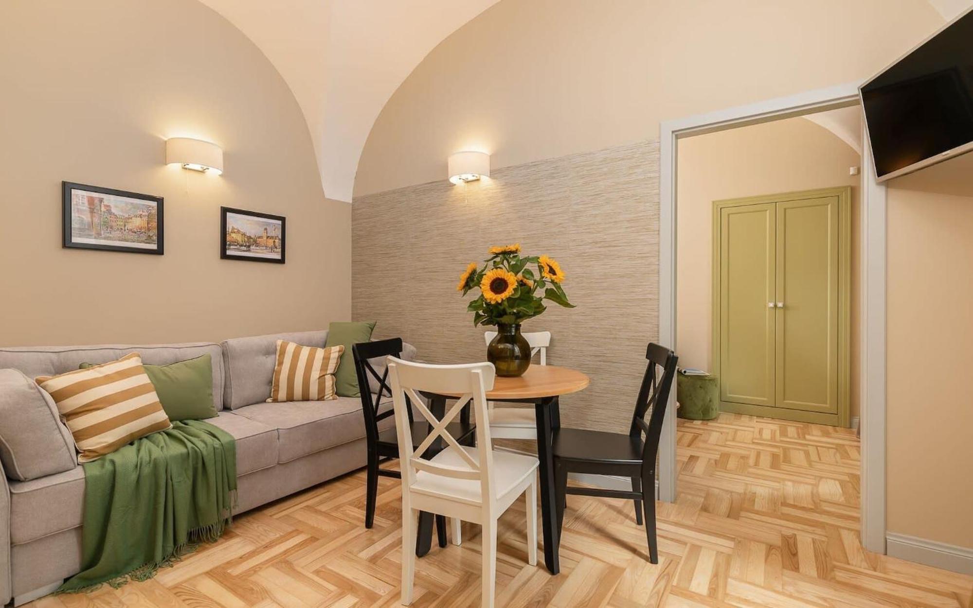 Rent Like Home - Krakowskie Przedmiescie 12 Warschau Buitenkant foto